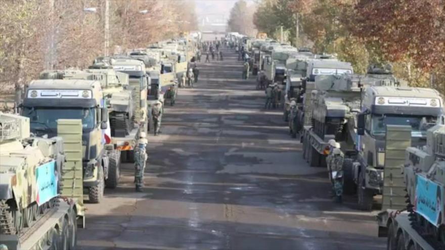 Equipos blindados de la Fuerza Terrestre del Ejército de Irán, desplegados en la frontera noroccidental del país para garantizar la seguridad de la zona.