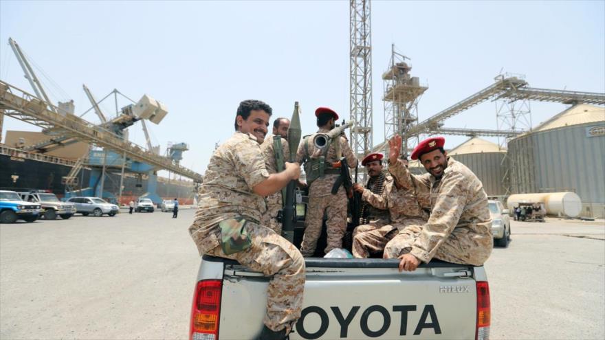 Las fuerzas yemeníes en el puerto de Salif en la provincia de Al-Hudayda, 11 de mayo de 2019. (Foto: Reuters)