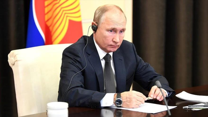 El presidente de Rusia, Vladimir Putin, participa en la Cumbre de Asia Oriental vía videoconferencia, 14 de noviembre de 2020. (Foto: AFP)