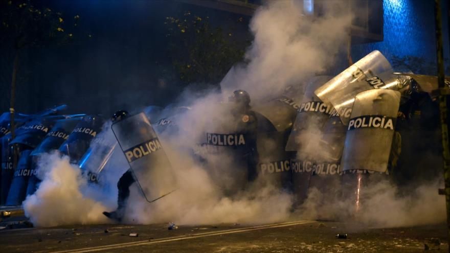 Vídeo: Represión policial deja dos muertos y varios heridos en Perú | HISPANTV