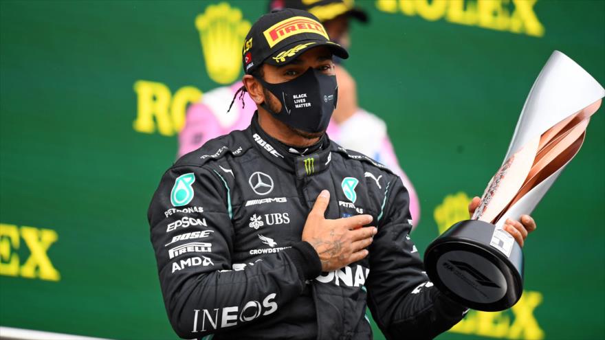 El británico Lewis Hamilton tras ganar el Gran Premio de Turquía de Fórmula 1, en Estambul, 15 de noviembre de 2020. (Foto: AFP)