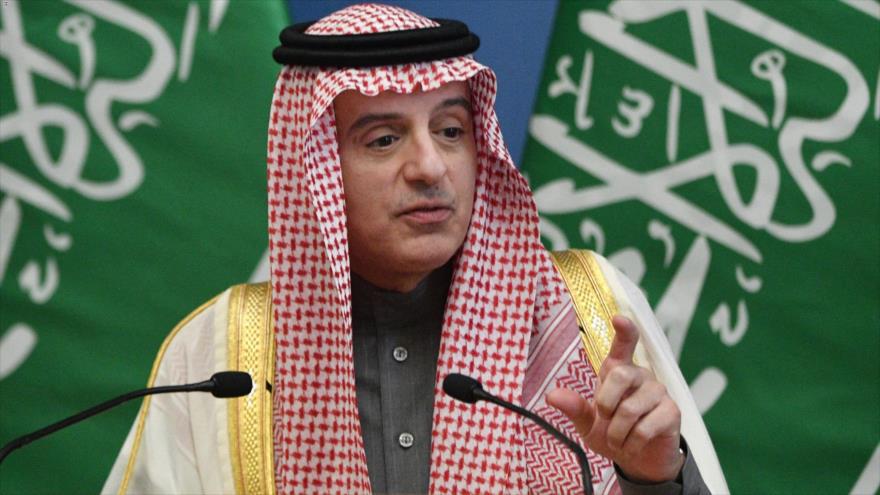 El ministro de Estado de Asuntos Exteriores de Arabia Saudí, Adel al-Yubeir, en una rueda de prensa en Budapest, 24 de enero de 2020. (Foto: AFP)