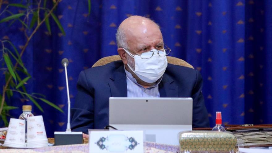 El ministro de Petróleo de Irán, Biyan Namdar Zanganeh, en una sesión del Gabinete en Teherán, 28 de octubre de 2020. (Foto: AFP)