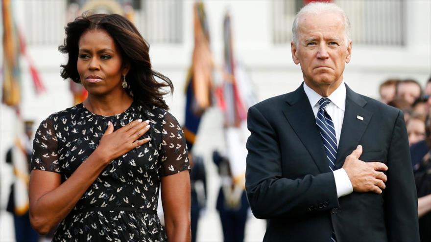 La ex primera dama de EE.UU. Michelle Obama y el presidente electo Joe Biden