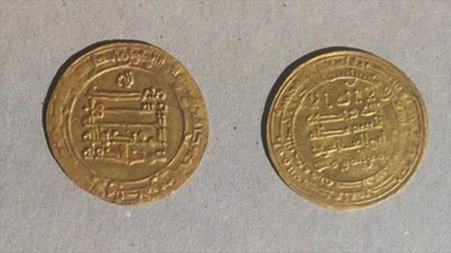 Mondedas descubiertas en la ciudad de Fayún, Egipto. (Foto: Egypt Ministry of Antiquities)