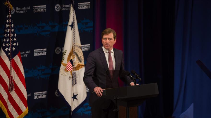 El jefe de la CISA, Chris Krebs, ofrece un discurso durante una cumbre nacional en Nueva York, EE.UU., 31 de julio de 2018. (Foto: AFP)