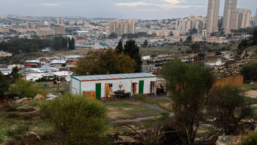 Fotografía tomada del asentamiento israelí de Givat Hamatos, sito en el este de Al-Quds (Jerusalén), 16 de noviembre de 2020. (Foto: AFP)