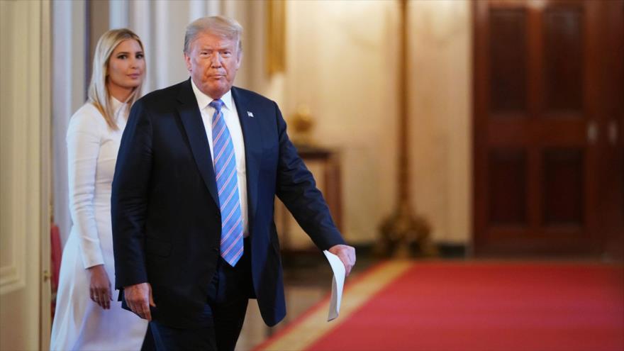 El presidente saliente de EE.UU., Donald Trump, y su hija, Ivanka Trump, en una reunión en la Casa Blanca, Washington, 26 de junio de 2020. (Foto: AFP)