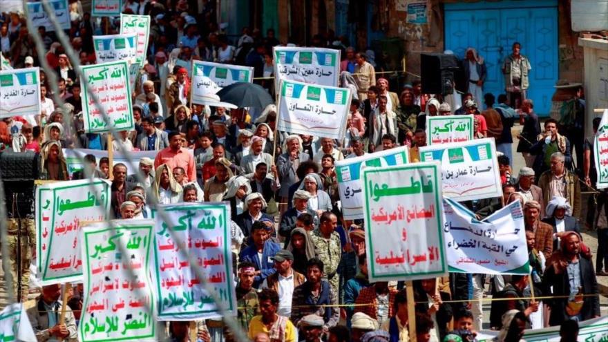 Los simpatizantes del movimiento popular yemení Ansarolá se manifiestan en Saná, la capital, 14 de septiembre de 2020. (Foto: AFP)