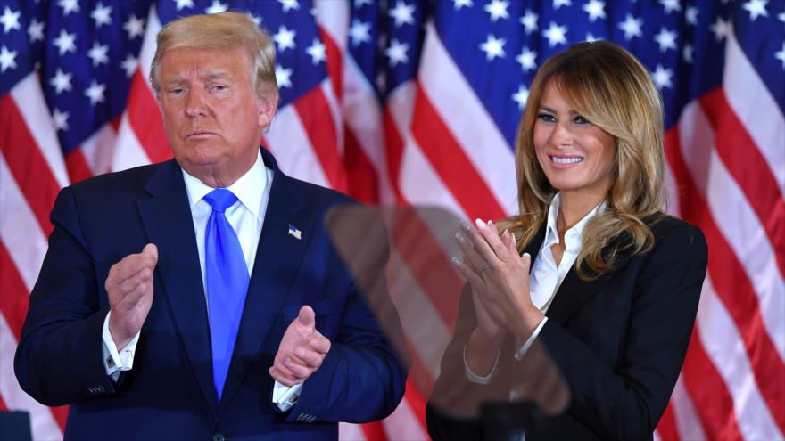 El presidente de EE.UU., Donald Trump, junto a la primera dama, Melania, en la Casa Blanca, 4 de noviembre de 2020. (Foto: AFP)