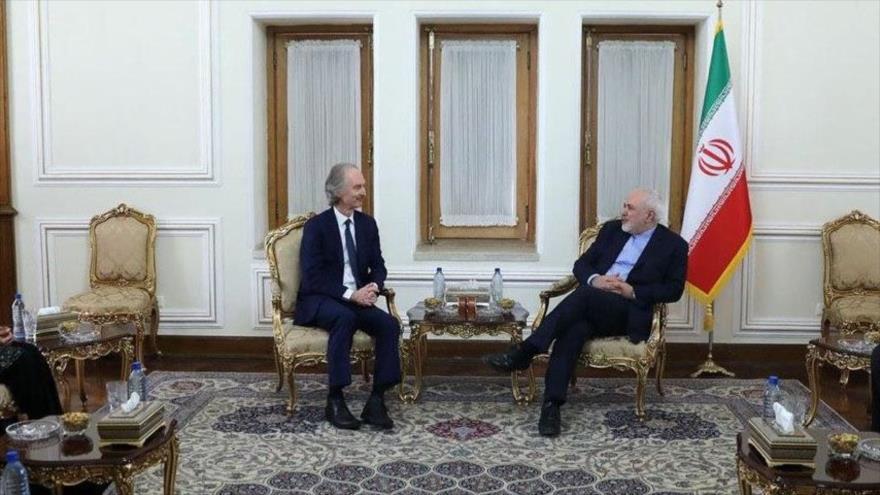 El canciller iraní, Mohamad Yavad Zarif, y el enviado especial de la ONU para Siria, Geir Pedersen, en Teherán, capital persa, 21 de noviembre de 2020.
