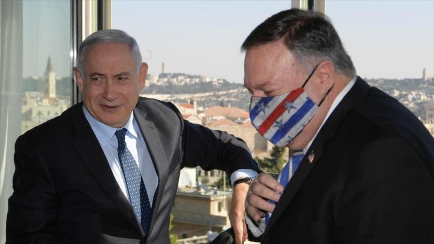 El premier israelí, Benjamín Netanyahu (izda.), y el secretario de Estado de EE.UU., Mike Pompeo, en Al-Quds, 19 de noviembre de 2020.