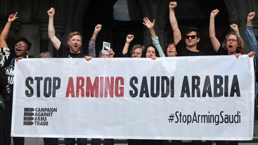 Manifestantes británicos denuncian la venta de armas del Reino Unido a Arabia Saudí, 20 de junio de 2019. (Foto: Reuters)