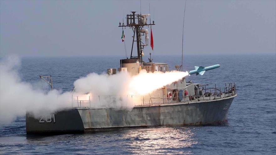 El misil de crucero Nasr, disparado desde un buque iraní, en una maniobra en el Golfo Pérsico, 11 de septiembre de 2020. (Foto: AFP)