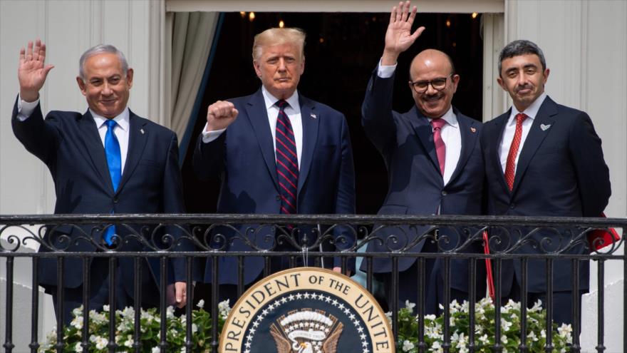 El premier israelí, el presidente de EE.UU. y los cancilleres de Baréin y de EAU en la Casa Blanca, 15 de septiembre de 2020. (Foto: AFP)