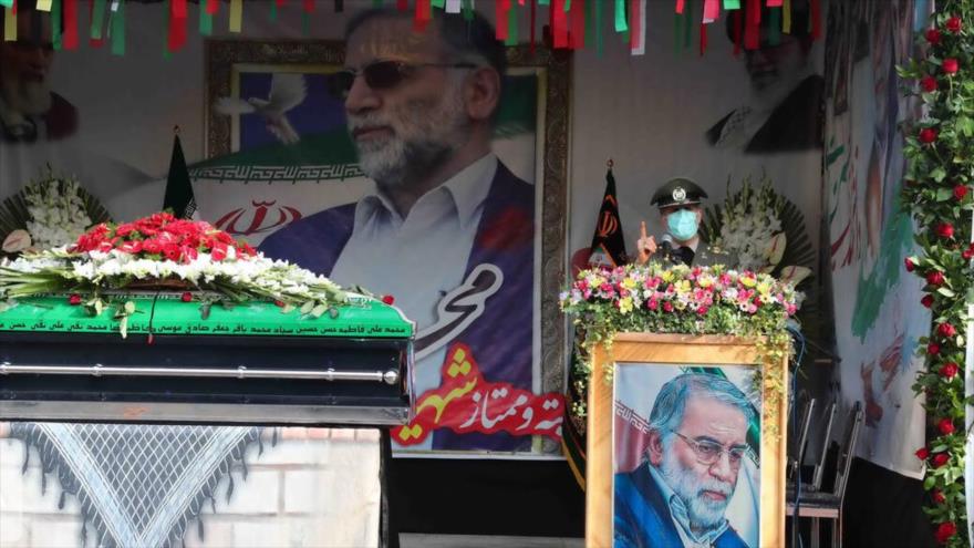 El ministro de Defensa de Irán, Amir Hatami, habla en la ceremonia de funeral del científico nuclear Mohsen Fajrizade, 30 de noviembre de 2020.