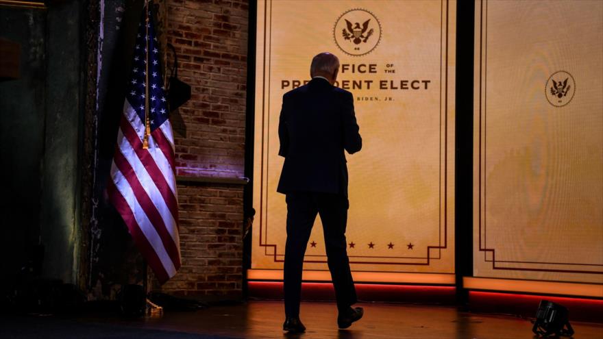 El presidente electo de EE.UU., Joe Biden, abandona una rueda de prensa ofrecida en Wilmington, Delaware, el 25 de noviembre de 2020. (Foto: AFP)
