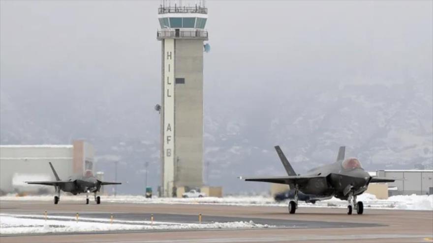 Aviones de combate F-35, de fabricación estadounidense, desplegados en la Base Aérea de Hill, 15 de abril de 2019.