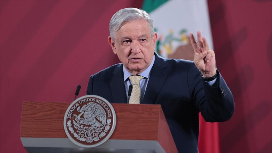 El presidente de México, Andrés Manuel López Obrador, ofrece un discurso en la capital, la Ciudad de México.