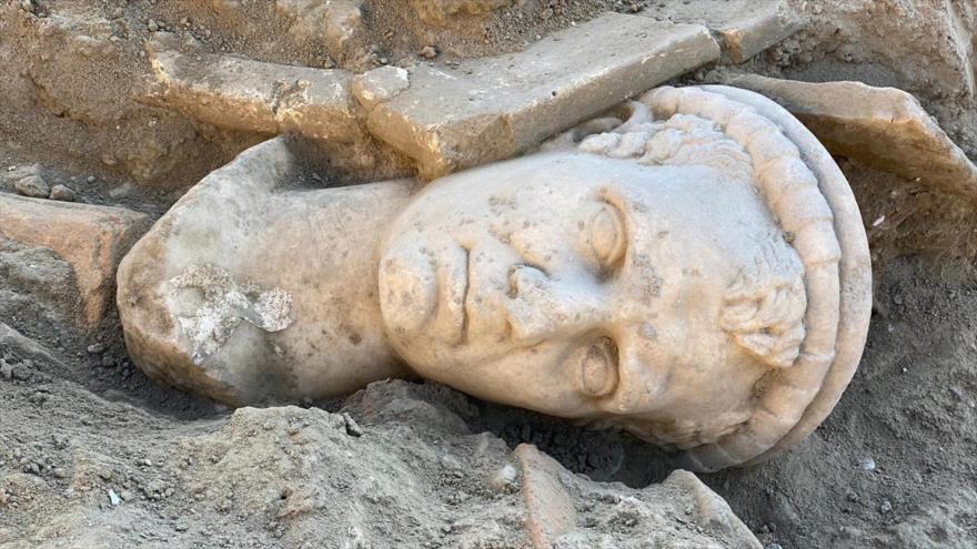 El busto romano de hace 2000 años, descubierto por arqueólogos en el suroeste de Turquía.
