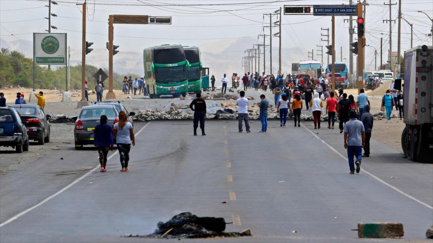 Protestas de trabajadores agrarios dejan un muerto en Perú