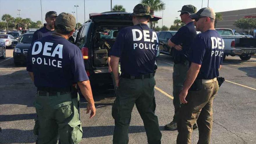 Varios agentes de la Administración de Control de Drogas de EE.UU. en un operativo.