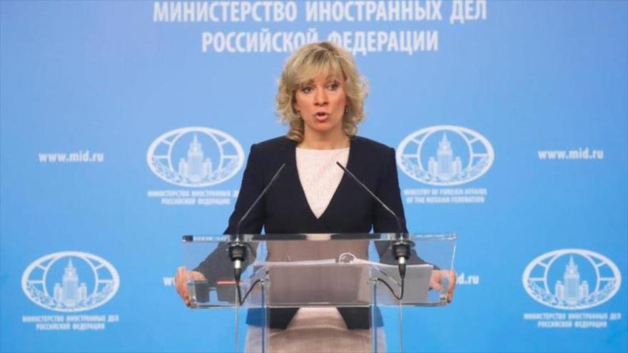 María Zajarova, portavoz del Ministerio de Asuntos Exteriores de Rusia, ofrece una rueda de prensa en Moscú, capital.