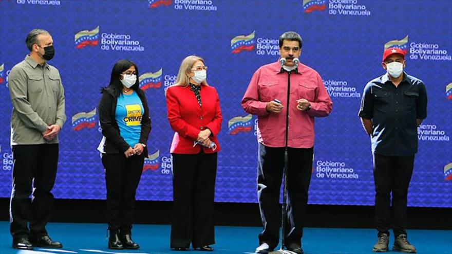 El presidente de Venezuela, Nicolás Maduro, habla en la parroquia El Valle, en el distrito capital, tras las elecciones parlamentarias, 6 de diciembre de 2020.
