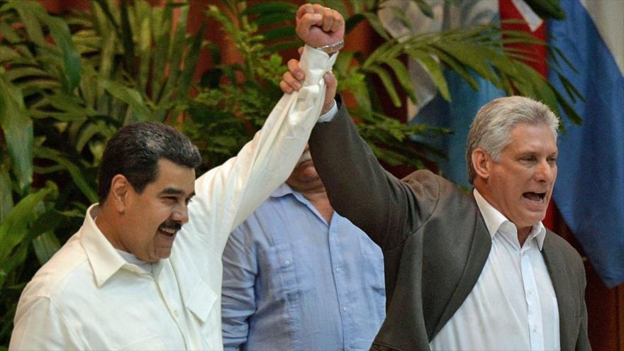 El presidente cubano, Miguel Díaz-Canel, (dcha.) y su par venezolano, Nicolás Maduro, en una reunión en La Habana, 17 de julio de 2018. (Foto: AFP)