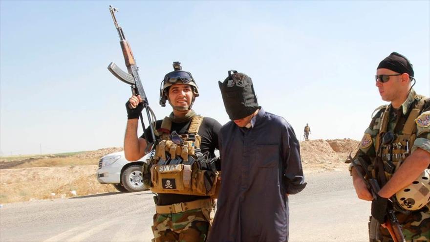 Fuerzas iraquíes detienen a un alto miembro del grupo terrorista Daesh.