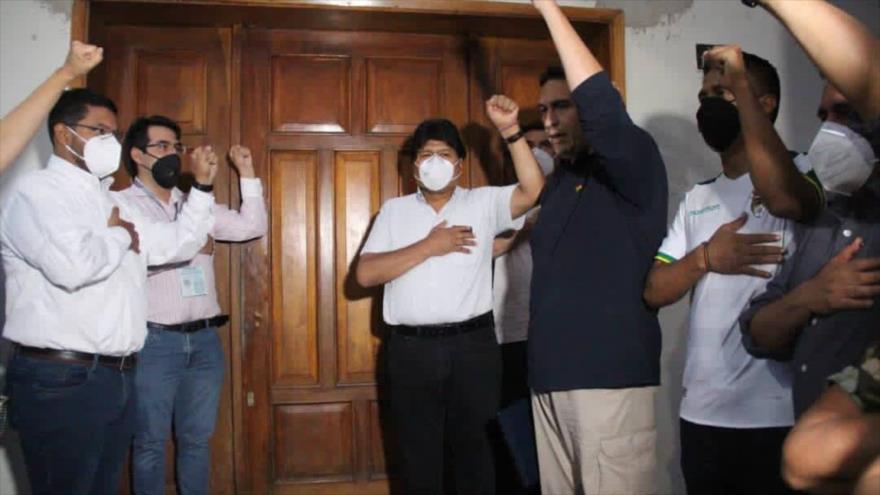 Reabren embajada de Bolivia en Venezuela en presencia de Morales