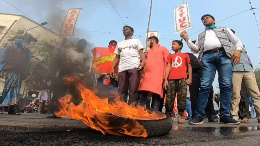 Masivas protestas contra nuevas leyes agrícolas en La India