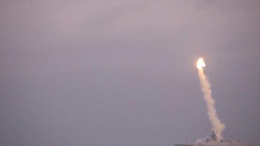 Rusia prueba con éxito misil hipersónico contra un objeto costero | HISPANTV