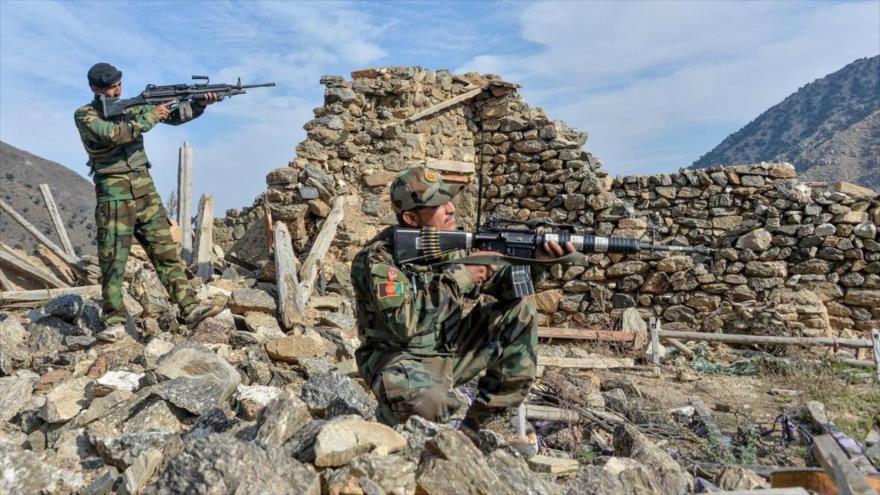 Las fuerzas de seguridad afganas participan en una operación contra los terroristas en la provincia de Nangarhar, 25 de noviembre de 2019. (Foto: AFP)
