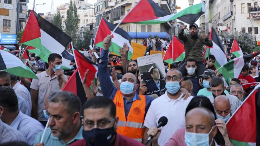 Palestinos en la ocupada Cisjordania se manifiestan contra la normalización de lazos con Israel, 15 de septiembre de 2020. (Foto: AFP)