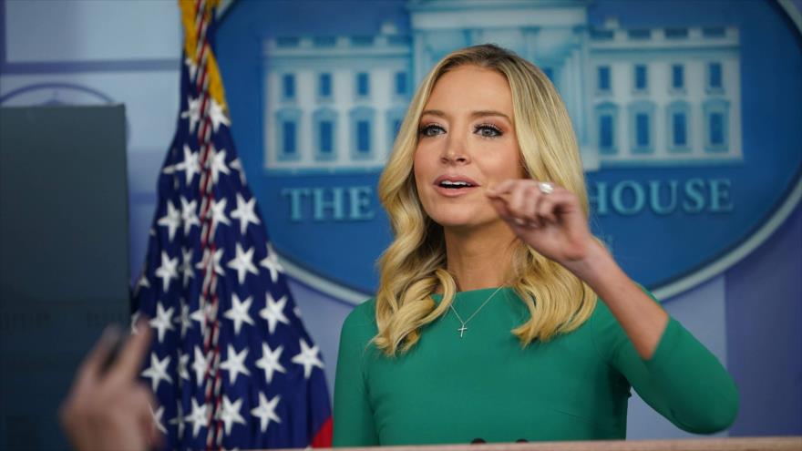 La portavoz de la Casa Blanca, Kayleigh McEnany, responde a las preguntas de los medios de comunicación, Washington, DC, 20 de noviembre de 2020.