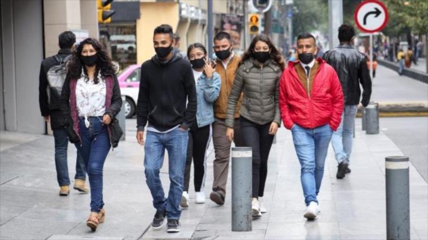 Un grupo de jóvenes latinos.