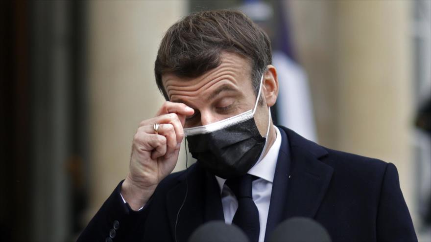 El presidente de Francia, Emmanuel Macron, se dirige a la prensa en el Palacio del Elíseo en París, 16 de diciembre de 2020. (Foto: AFP)