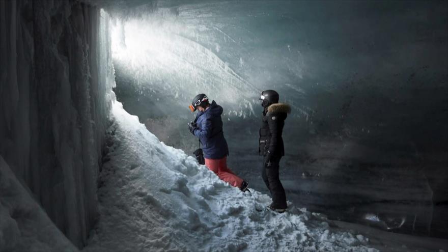 El Toque: Máquinas expendedoras de pruebas gratuitas para detectar COVID-19. Crece la montaña más alta del mundo, el Everest. Flores de hielo en Rusia