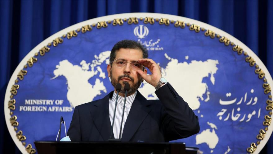 El portavoz de la Cancillería iraní, Said Jatibzade, en una conferencia de prensa en Teherán, capital.