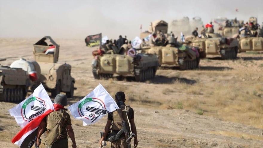 Combatientes de las Al-Hashad Al-Shabi avanzan hacia la localidad de Tal Afar, al oeste de Mosul, Irak, 22 de agosto de 2020. (Foto: AFP)