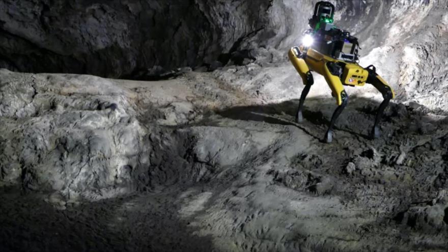 El perro robot Au-Spot durante sus pruebas en cuevas subterráneas en la Tierra. (Foto: NASA)