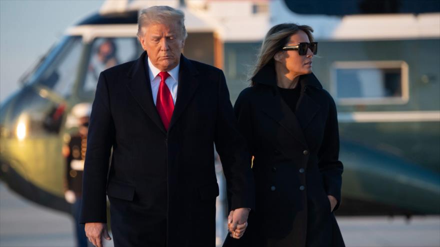 El presidente de EE.UU., Donald Trump, y la primera dama, Melania, en la base conjunta Andrews en Maryland, 23 de diciembre de 2020. (Foto: AFP)