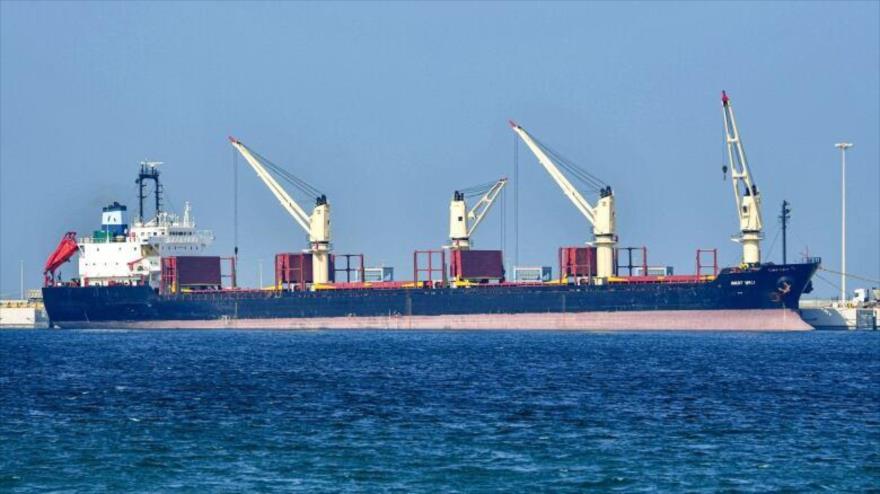 Un petrolero en el puerto de Ras al-Jair en la provincia Oriental de Arabia Saudí, 11 de diciembre de 2019. (Foto: AFP)