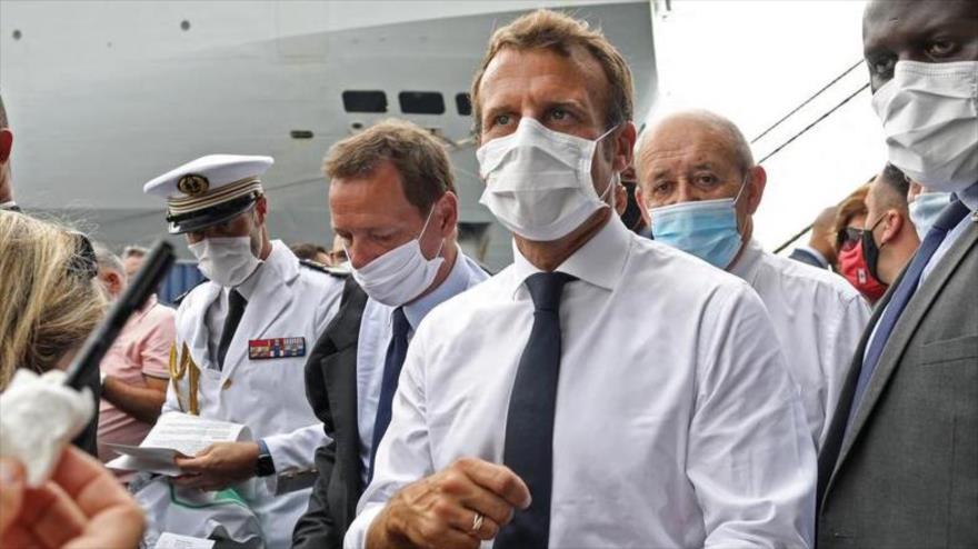 El presidente francés, Emmanuel Macron (2.º dcha.) en Beirut, capital de El Líbano, 1 de septiembre de 2020. (Foto: AFP)