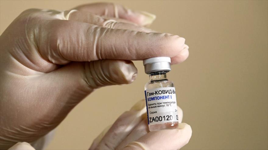 Una muestra de la vacuna Sputnik V contra la COVID-19. (Foto: AFP)