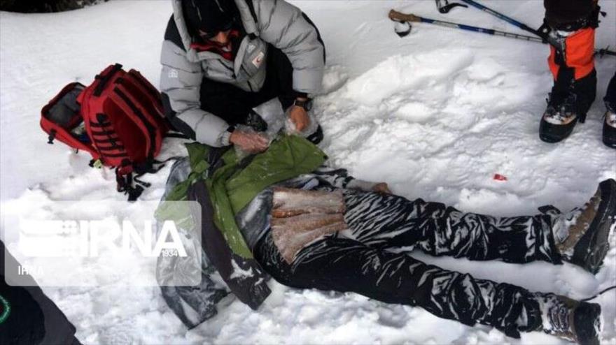 Operación de rescate de atrapados de una avalancha de nieve en montañas del norte de la capital iraní, Teherán, 26 de diciembre de 2020. (Foto: Irna)