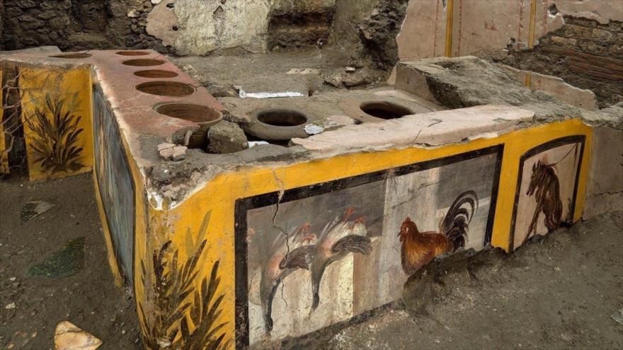 Desentierran un ‘fast-food’ callejero casi intacto en Pompeya