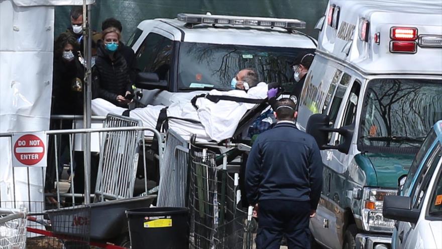 Trasladan a un paciente con coronavirus a un hospital en New York, EE.UU., 2 de abril de 2020. (Foto: Reuters)