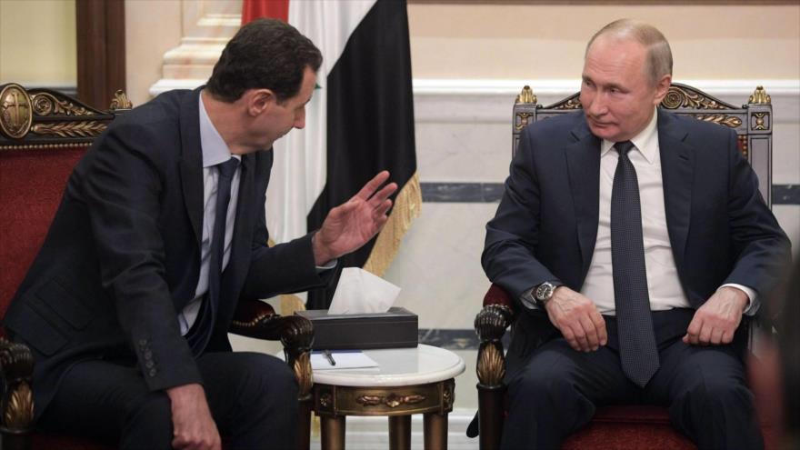 El presidente sirio, Bashar al-Asad (izq.), reunido con su par ruso, Vladimir Putin, Damasco, capital de Siria, 7 de enero de 2020. (Foto: AFP)